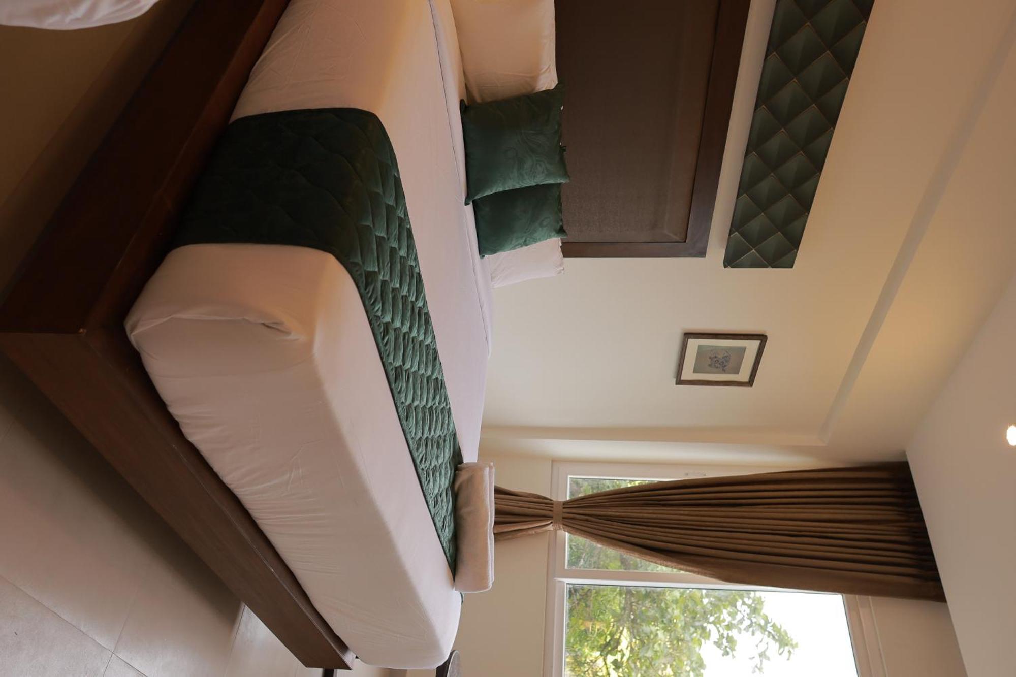 Hotel Aavudai Grand Aralvaimozhi Ngoại thất bức ảnh